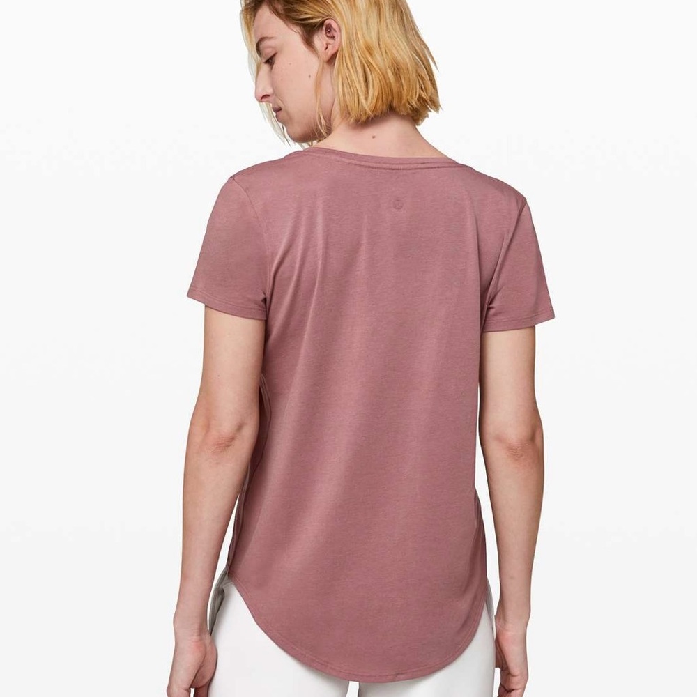 lululemon Love Tee V V-Neck Curved Hem Short Sleeve T-Shirt Red Dust REDU sz 12 - Picture 2 of 6